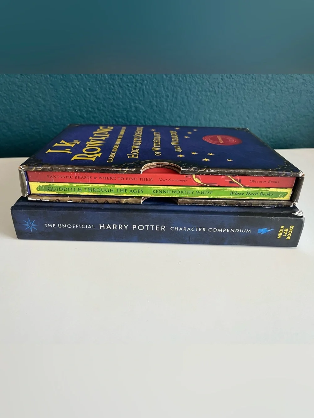 Harry Potter Library of Hogwarts Box Set & Unofficial Character Compendium Books